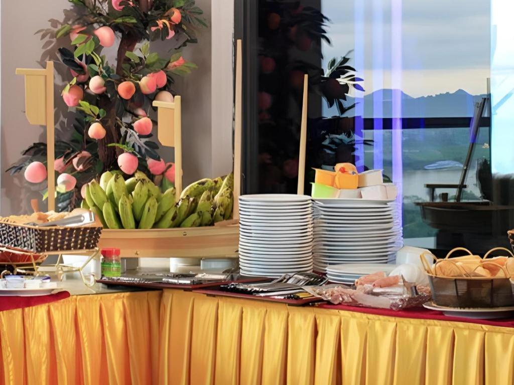 Royal Palace Hotel Tuyen Quang Екстер'єр фото