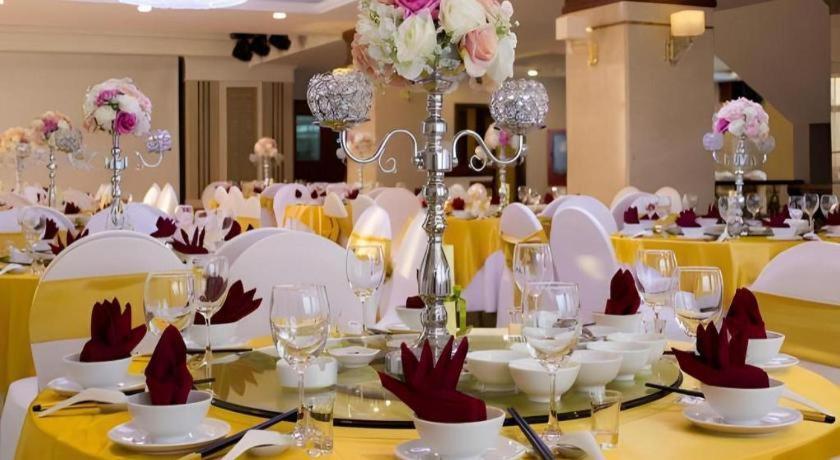 Royal Palace Hotel Tuyen Quang Екстер'єр фото