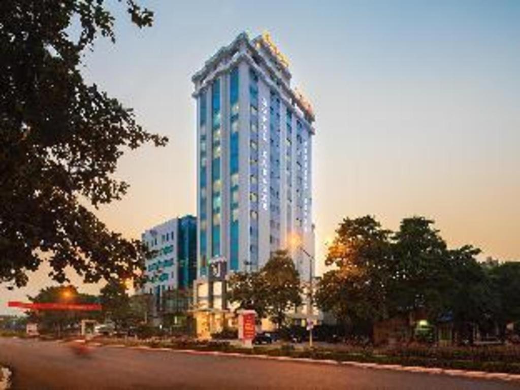Royal Palace Hotel Tuyen Quang Екстер'єр фото