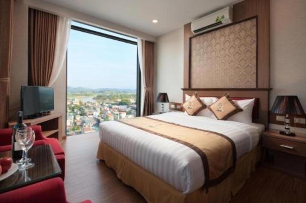 Royal Palace Hotel Tuyen Quang Екстер'єр фото