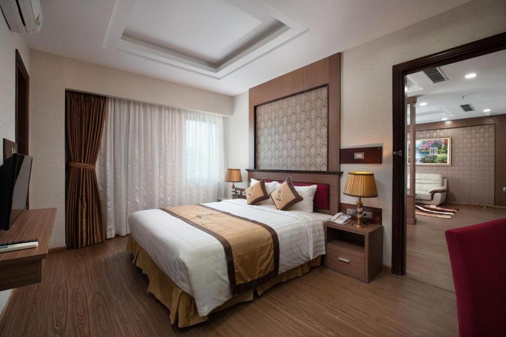 Royal Palace Hotel Tuyen Quang Екстер'єр фото